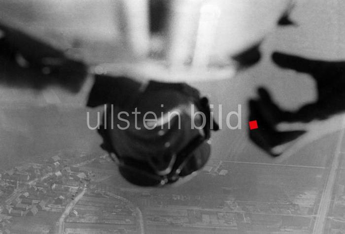 (c) ullstein bild - Willi Ruge